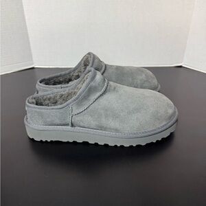 Women’s UGG classic slipper